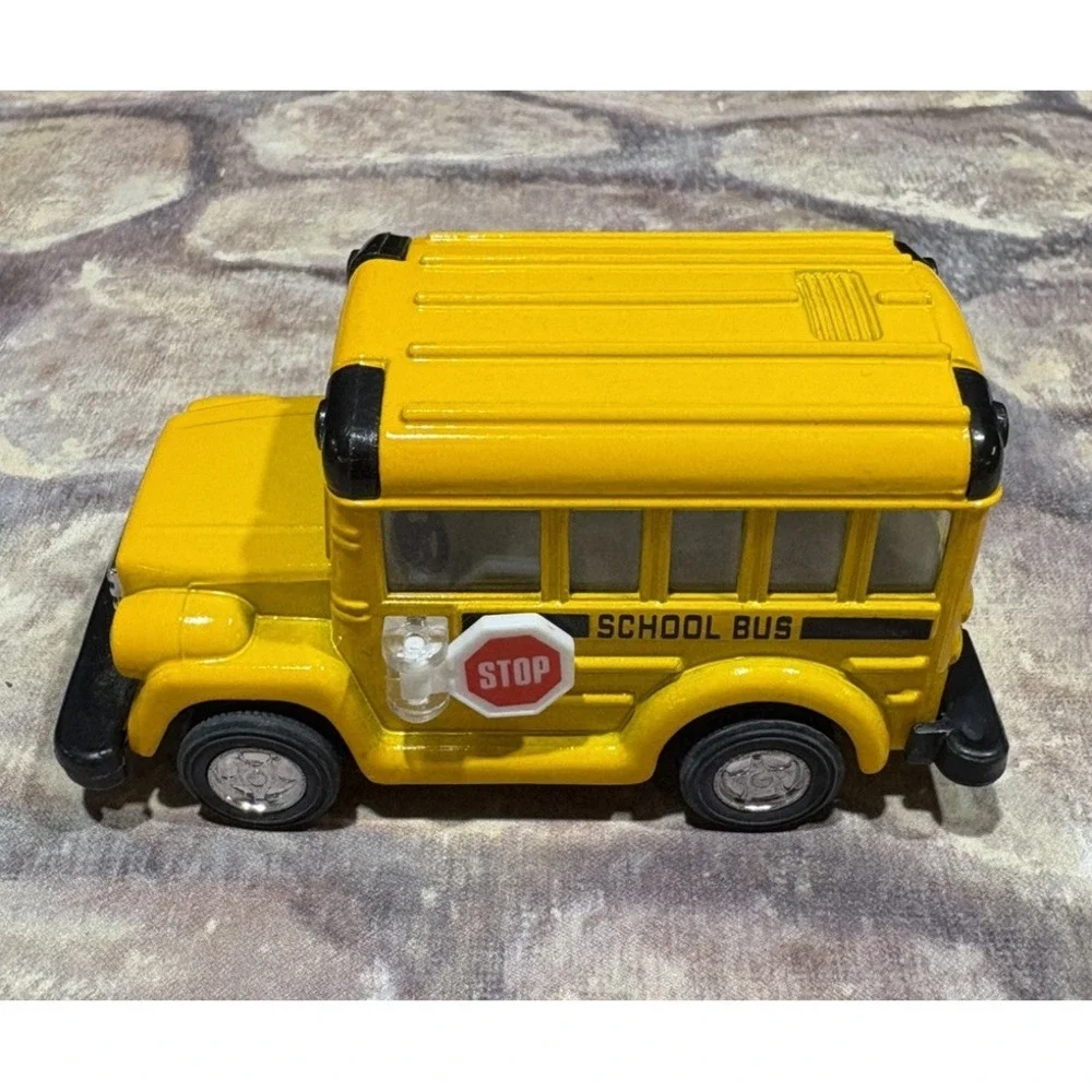 4” Pull Back Action School Bus 1:36 Scale. Near Mint. Operating Stop Sign 🛑